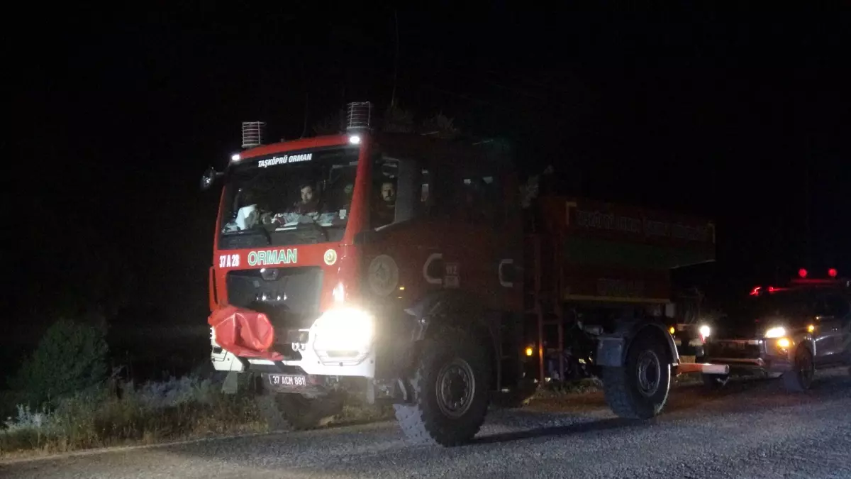 Çeşme'de Yangın Nedeniyle Otoyol Kapatıldı