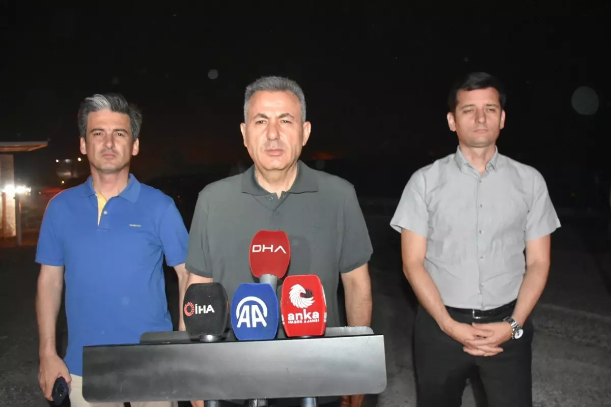 İzmir'de Yangın: 3 Mahalle Boşaltıldı
