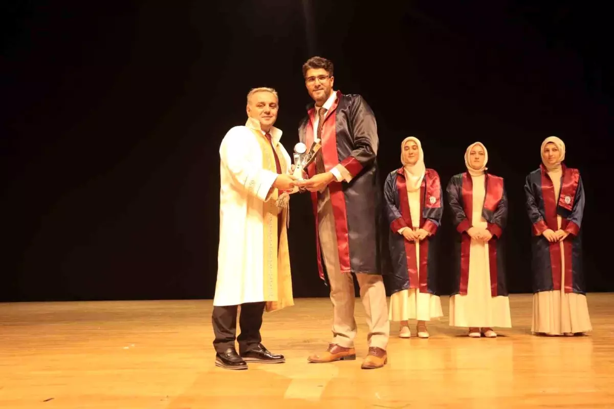 Erciyes Üniversitesi İlahiyat Fakültesi 2024-2025 Mezuniyet Töreni Düzenlendi