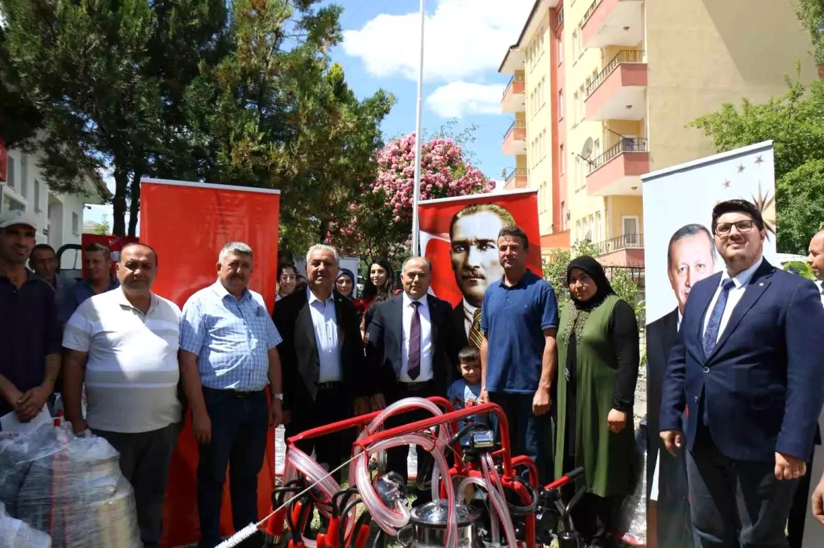 Çorum'da Çiftçilere Mobil Süt Sağım Makineleri Dağıtıldı