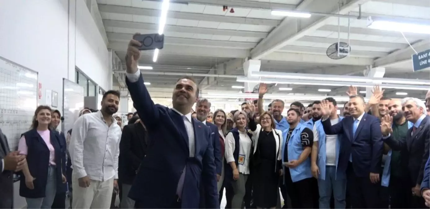 Bakan Kacır Kilis'te Tekstil İşçileriyle Buluştu
