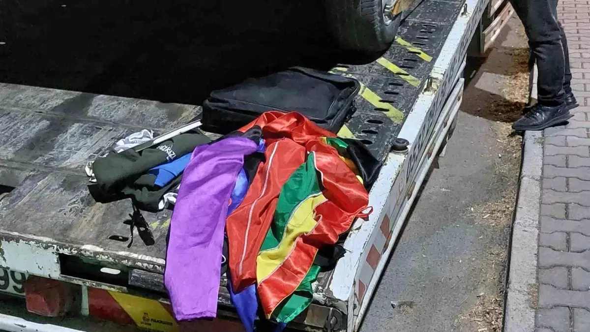 Çalıntı Araçta Palyaço Kostümleriyle Yakalandı