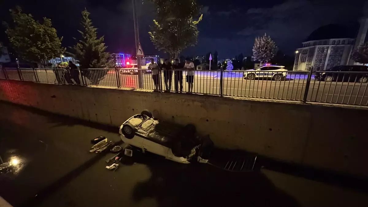 Kayseri'de Otomobil Kanala Düştü