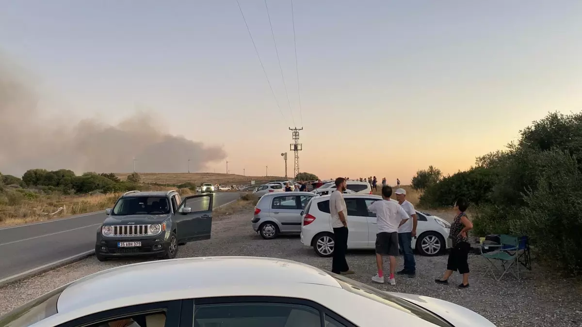 Çeşme'de Yangın Nedeniyle Site Tahliye Edildi