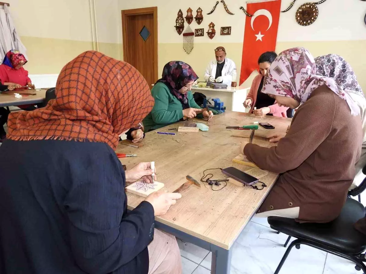 Şahinbey'de Kadınlardan Sedef Kakma Sanatına İlgi