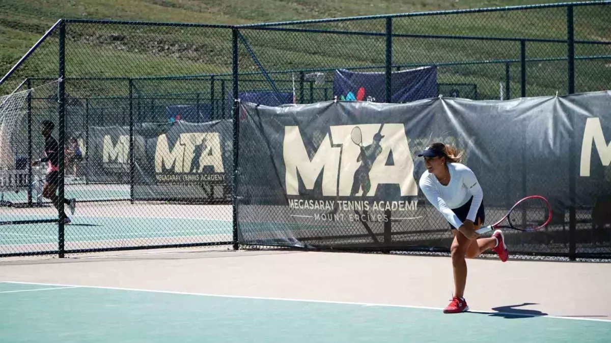 Dünya Tenis Turu Erciyes'te Başladı