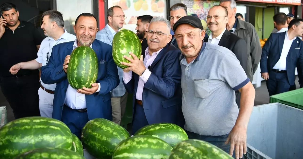 Büyükkılıç Hal Kompleksi'ni Ziyaret Etti