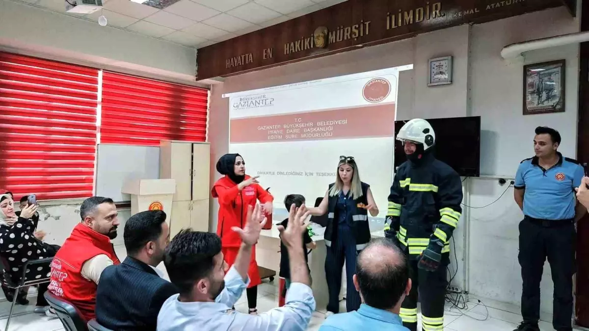 Gaziantep'te İşitme Engellilere Yangın Söndürme Eğitimi