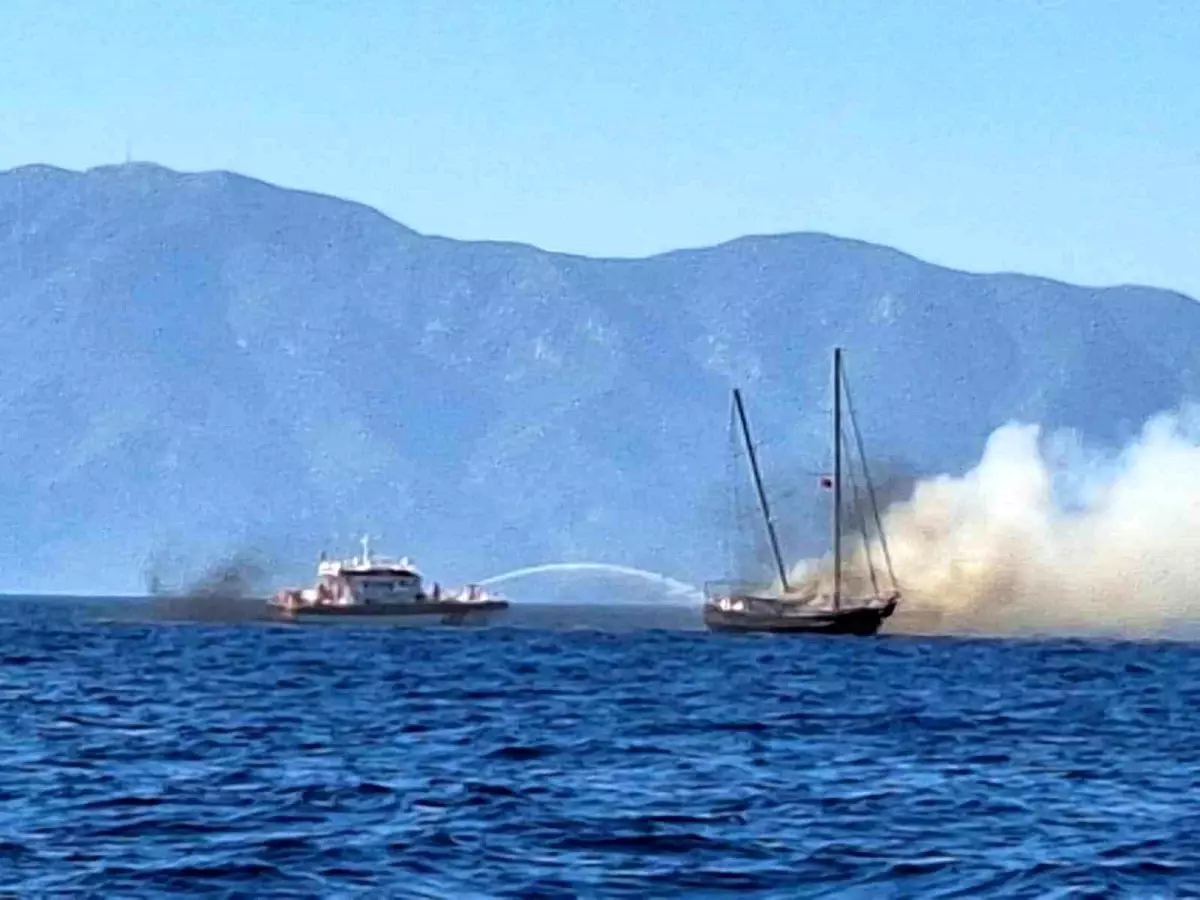 Bodrum'da Polonyalı Turistlerin Teknesi Yandı