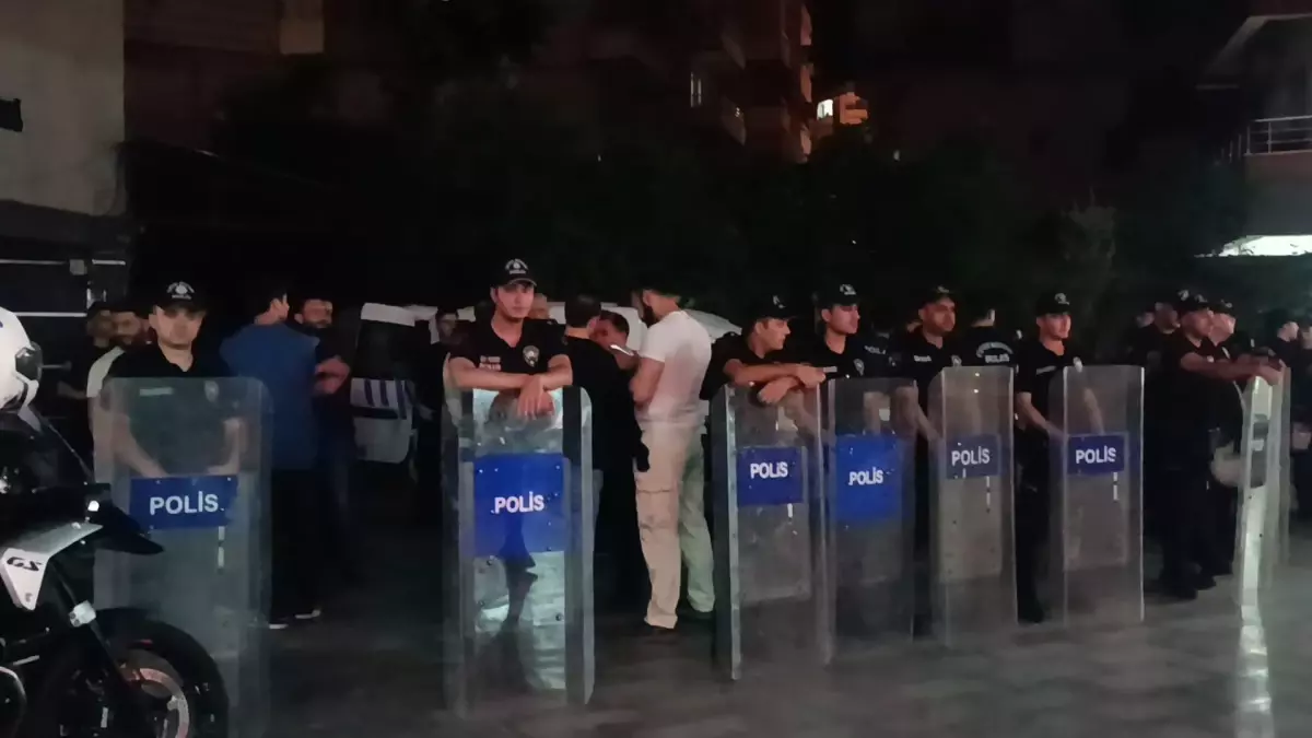 Kaçan Şüpheli Bıçakla Direndi
