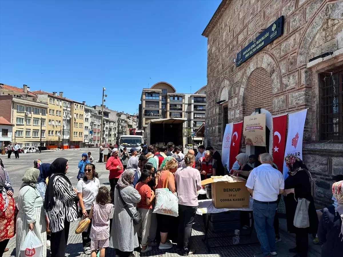 Bursa'da Muharrem'de Aşure İkramı