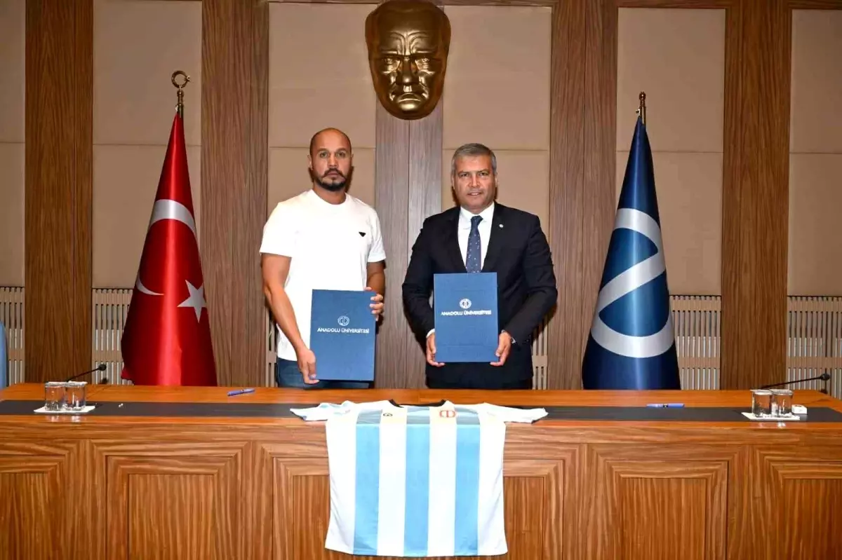 Anadolu Üniversitesi'nin Futbol Şubesi Devredildi
