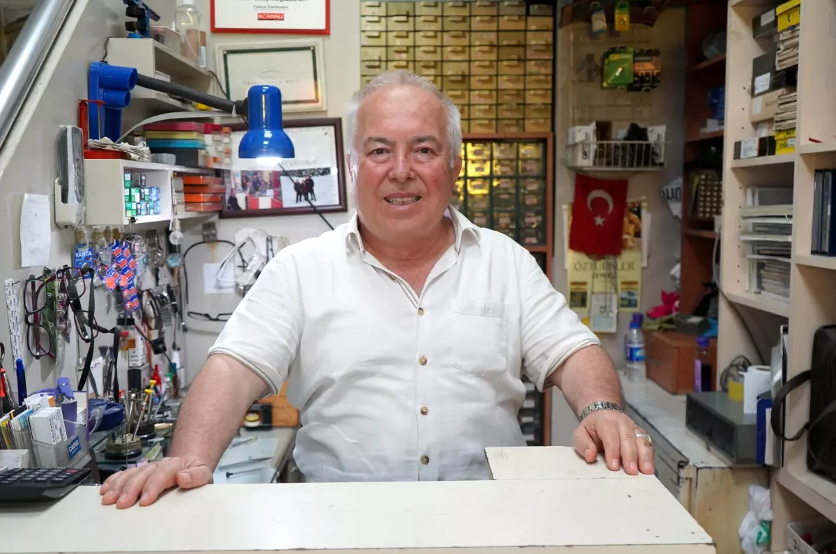 Usta Saatçinin Çırak Kıskancı