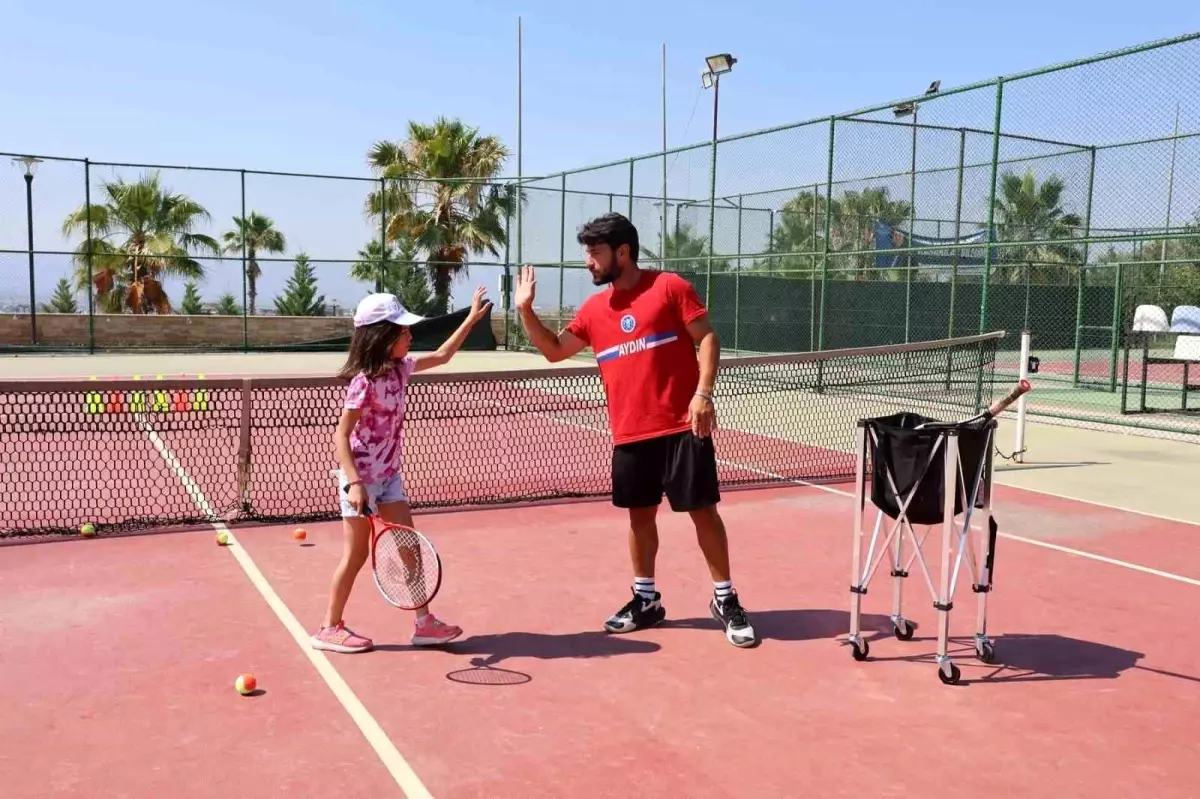 Aydın Büyükşehir Belediyesi'nden Ücretsiz Tenis Kursları