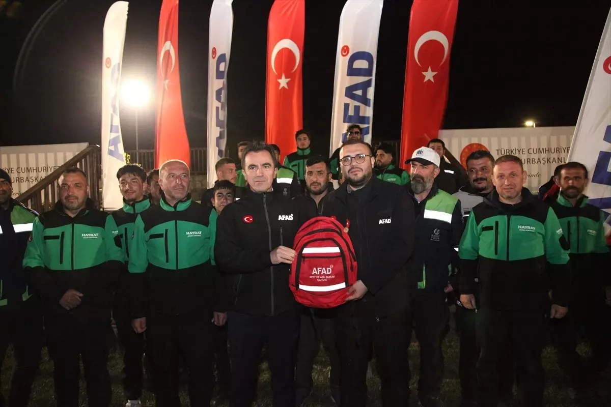 Bitlis Valisi Karakaya Ahlat'ta düzenlenen AFAD kampını ziyaret etti