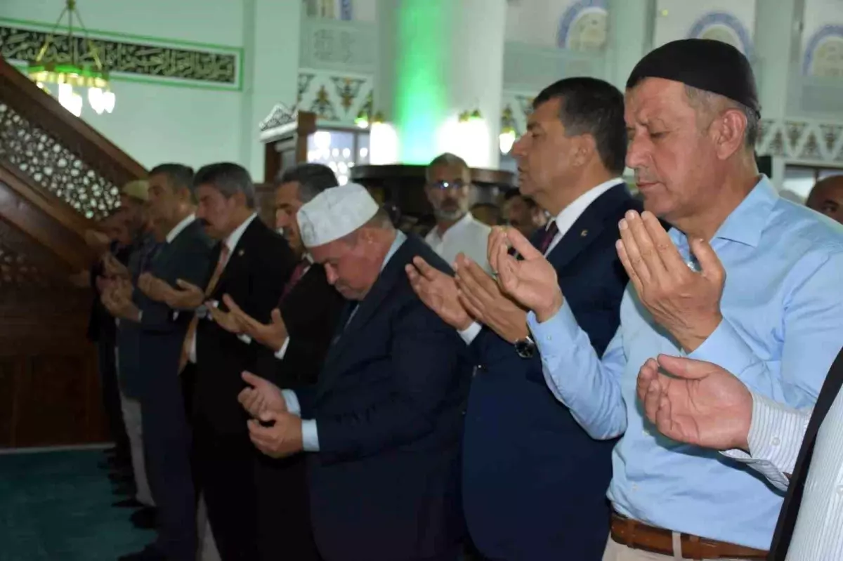 Diyanet İşleri Başkanı Erbaş, Şırnak'ta Yatsı Namazı Kıldı