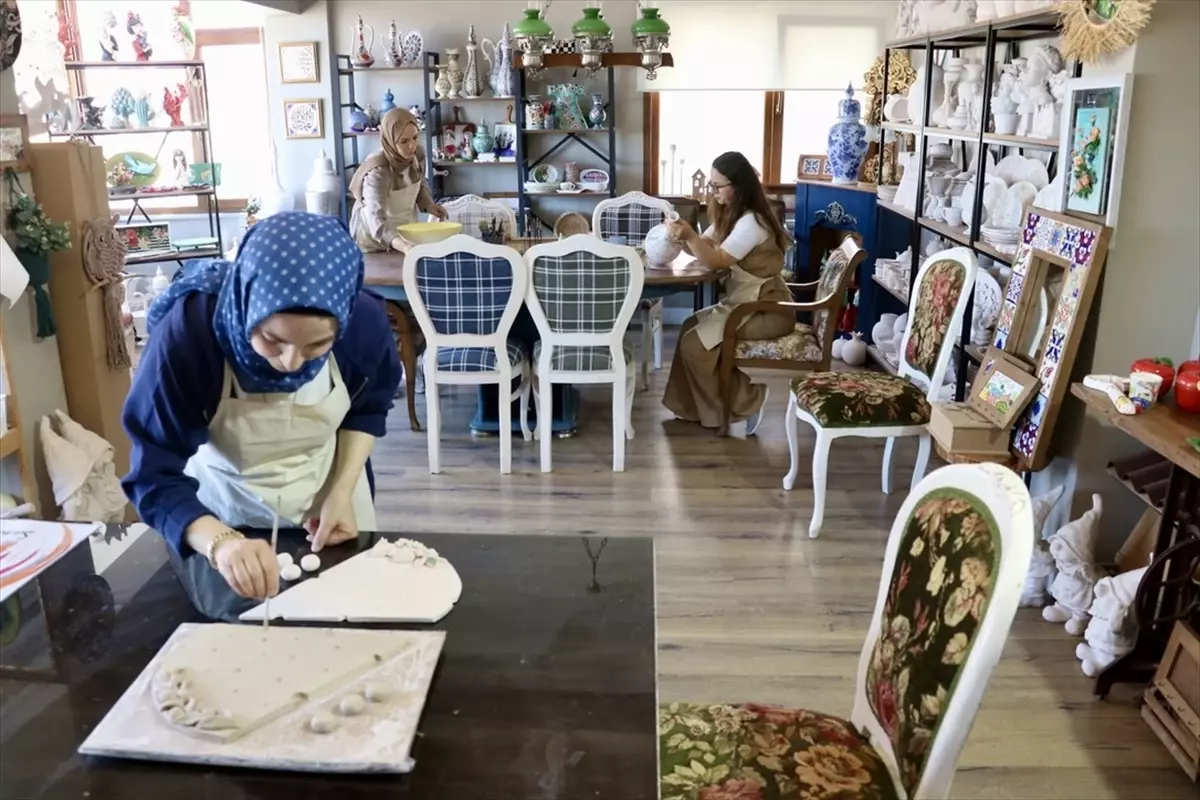 Kız Kardeşlerden E-ticaretle Seramik Atölyesi