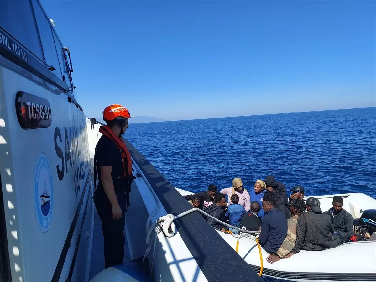 İzmir'de 16 Düzensiz Göçmen Yakalandı