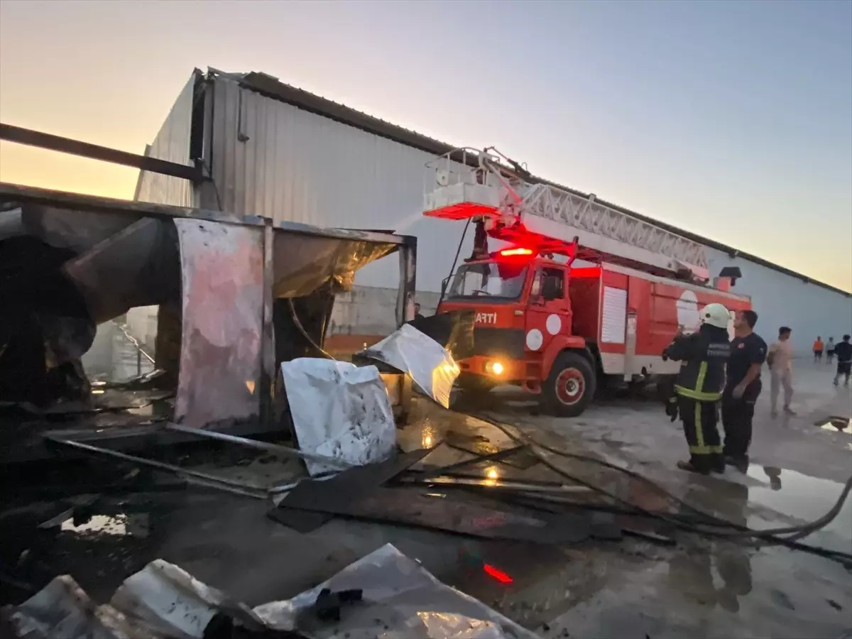Antalya'da Konteyner Yangını