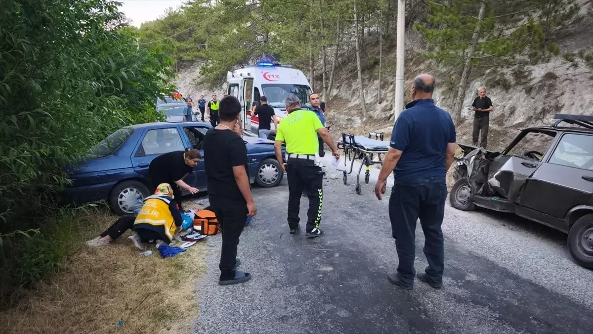 Kütahya'da Trafik Kazası: 5 Yaralı