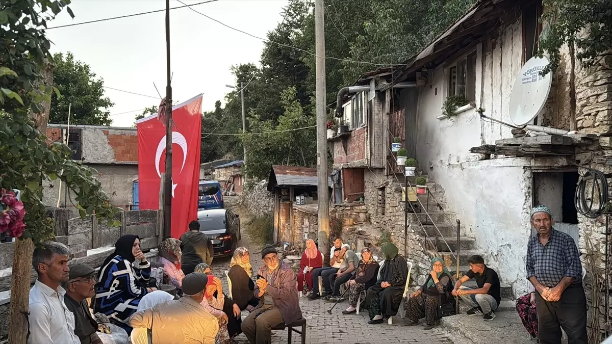 Şehit Piyade Sözleşmeli Er Ahmet Kuşak'ın ailesine şehadet haberi verildi