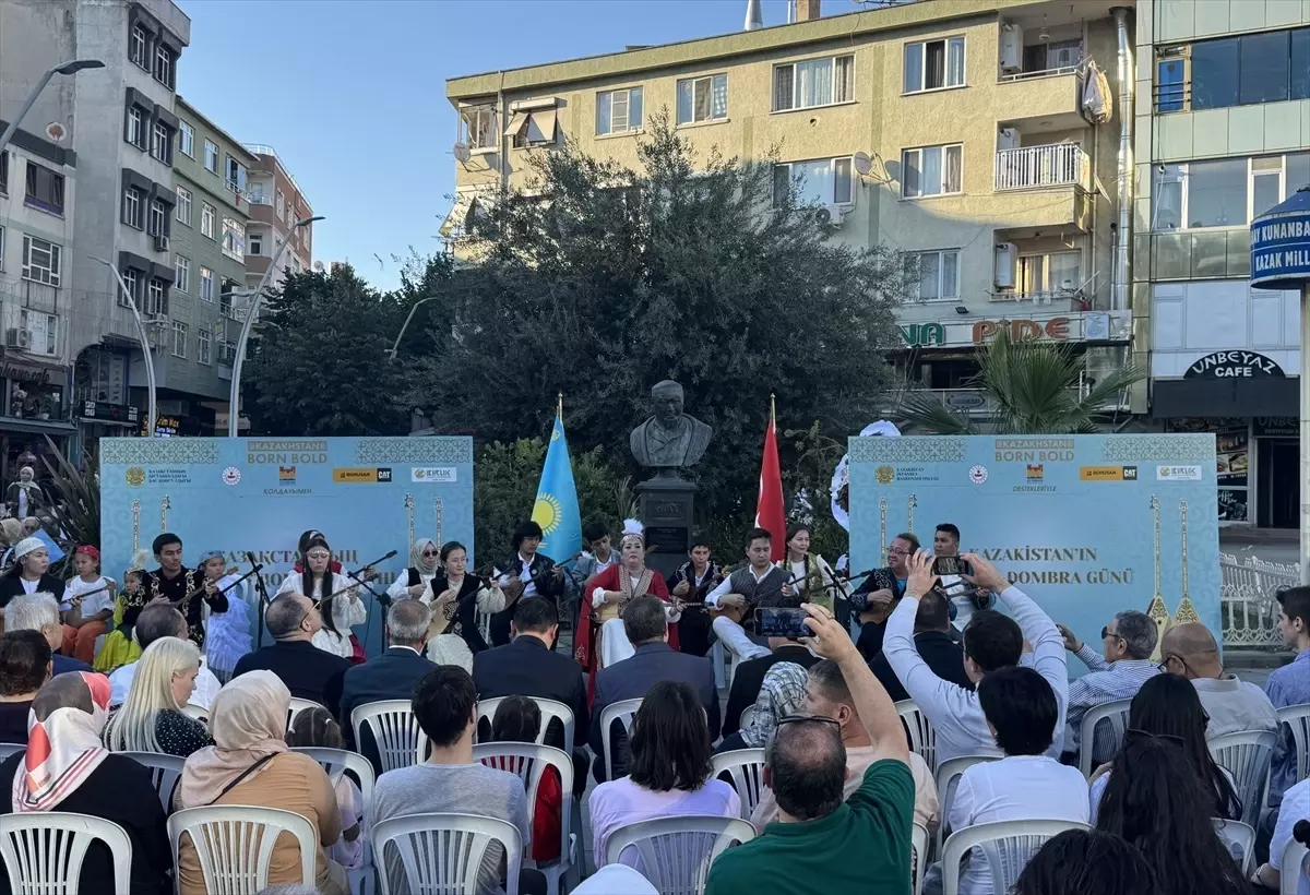 Kazakistan'ın Dombra Günü Zeytinburnu'nda Kutlandı