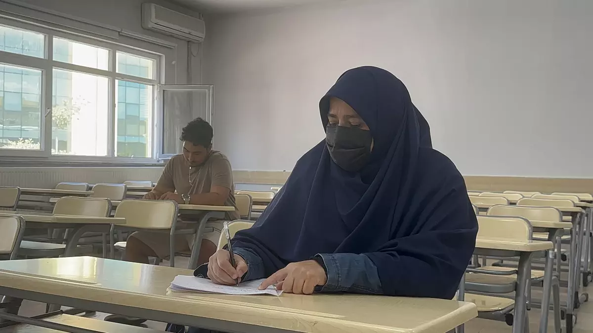 Melda Sarıtaş Esen, 13. Üniversitesini Birincilikle Bitirdi