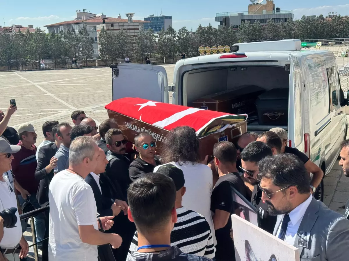 Gazeteci Nihat Genç Son Yolculuğuna Uğurlandı