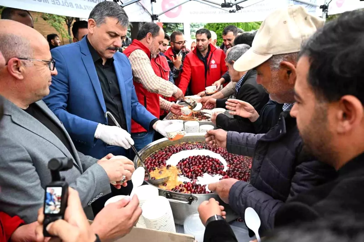 Erzurum'da Aşure Dağıtımı