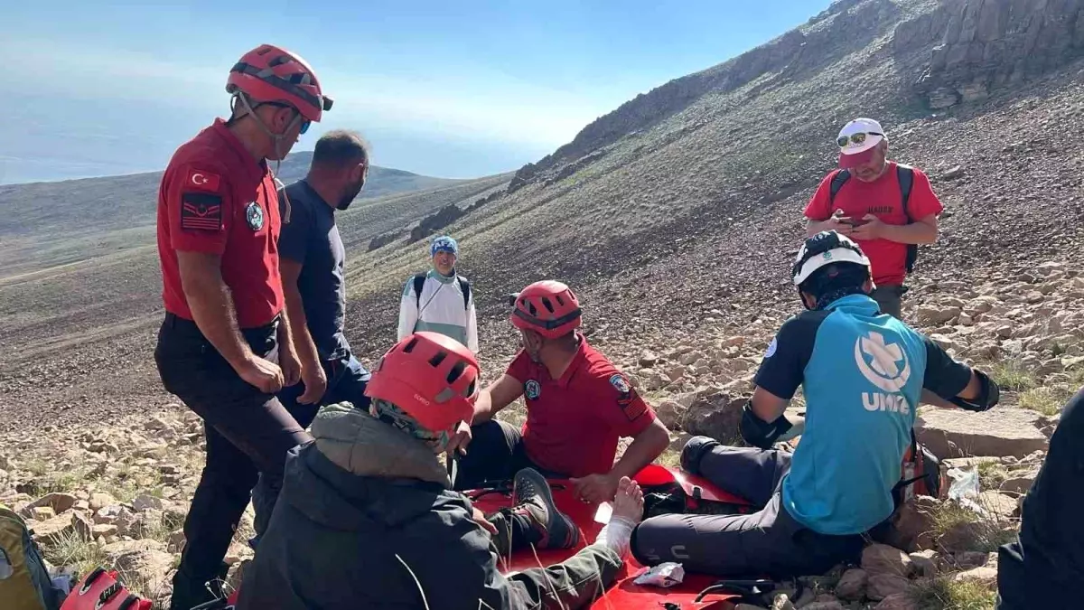 Mahsur Kalan Dağcılara 8 Saatte Ulaşıldı