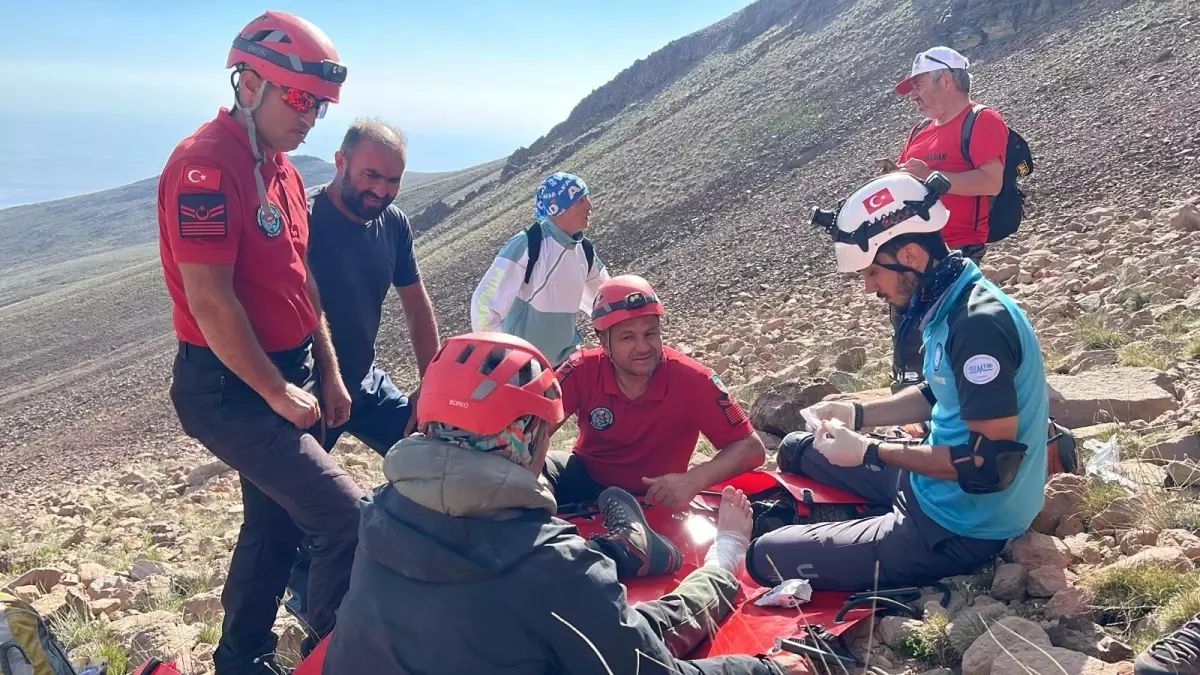 Erciyes'te Dağcılar Kurtarıldı