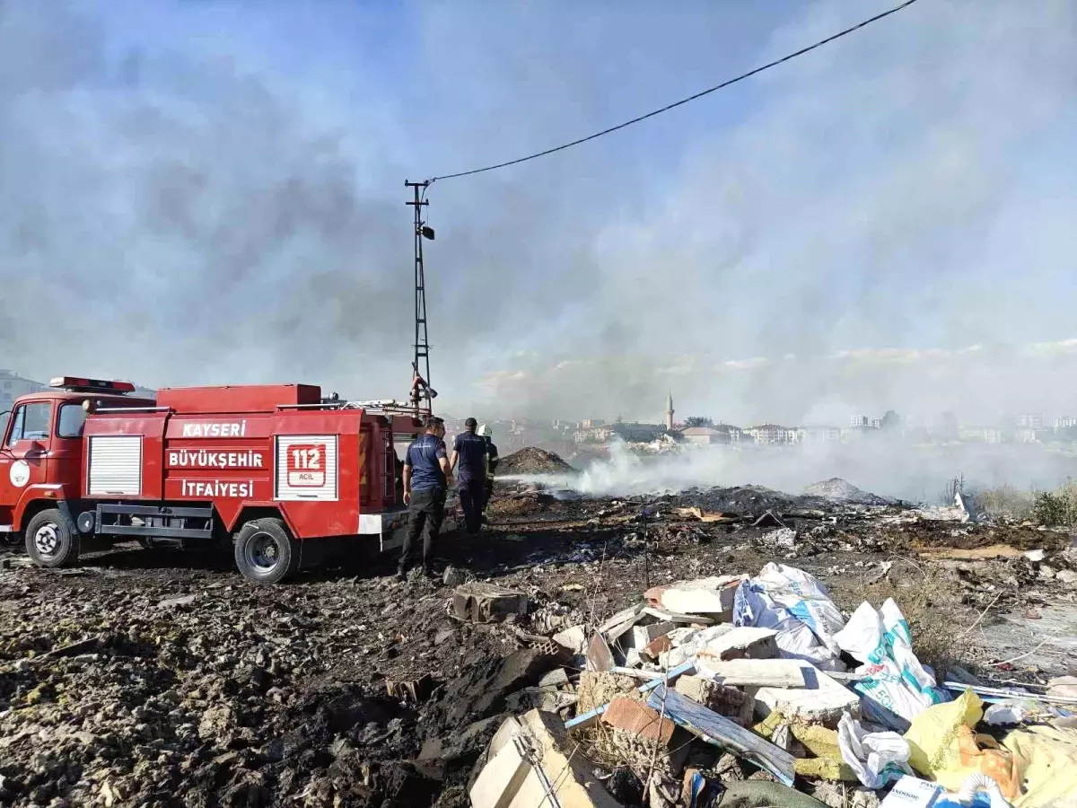 Kayseri'de Boş Arazide Yangın Söndürüldü
