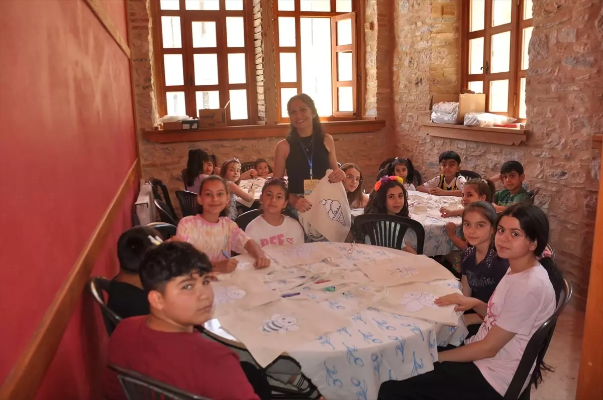 Minik Sanatçılar Akşehir'de Büyüledi