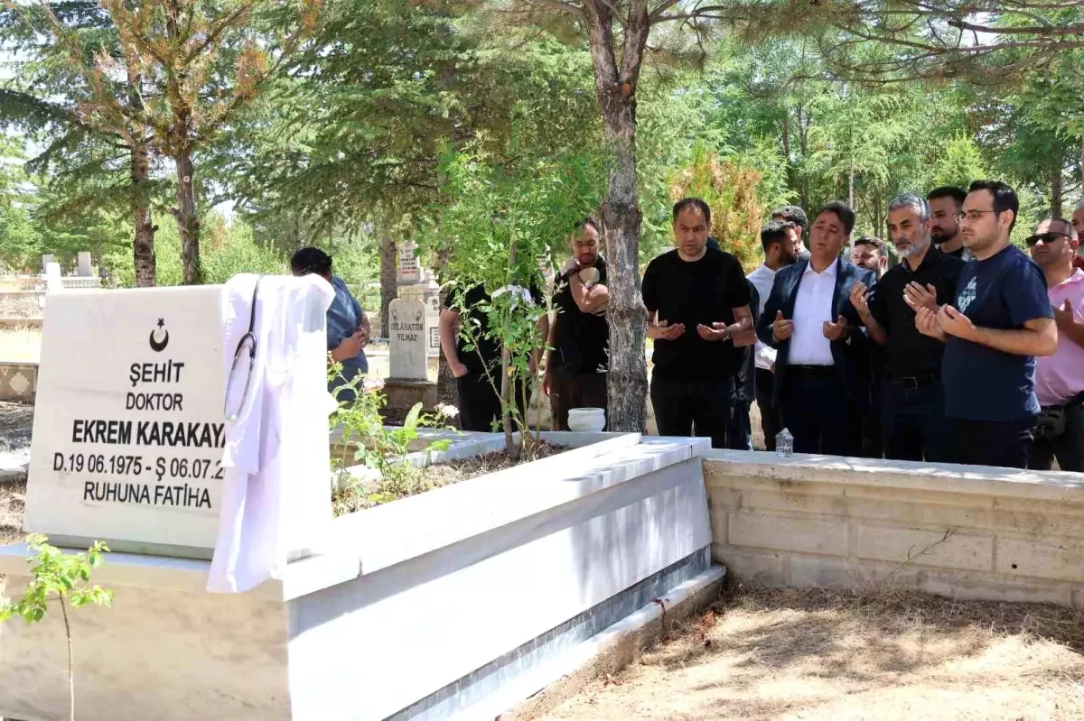 Şehit Dr. Ekrem Karakaya dualarla anıldı