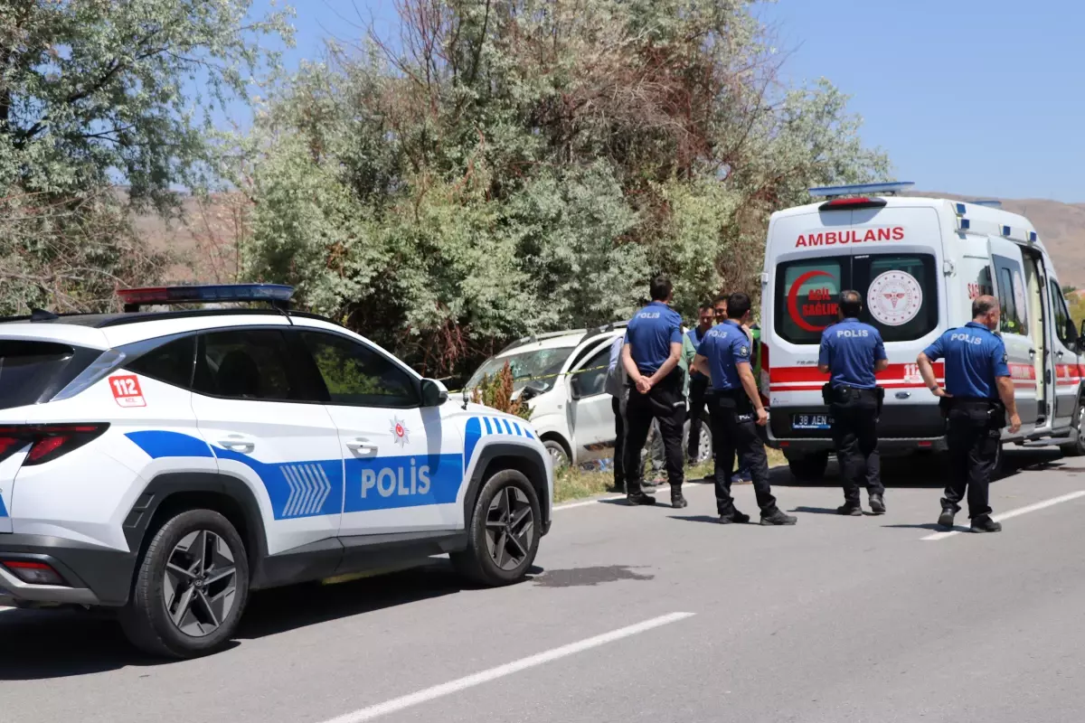 Kayseri'de Trafik Kazası: 1 Ölü, 8 Yaralı