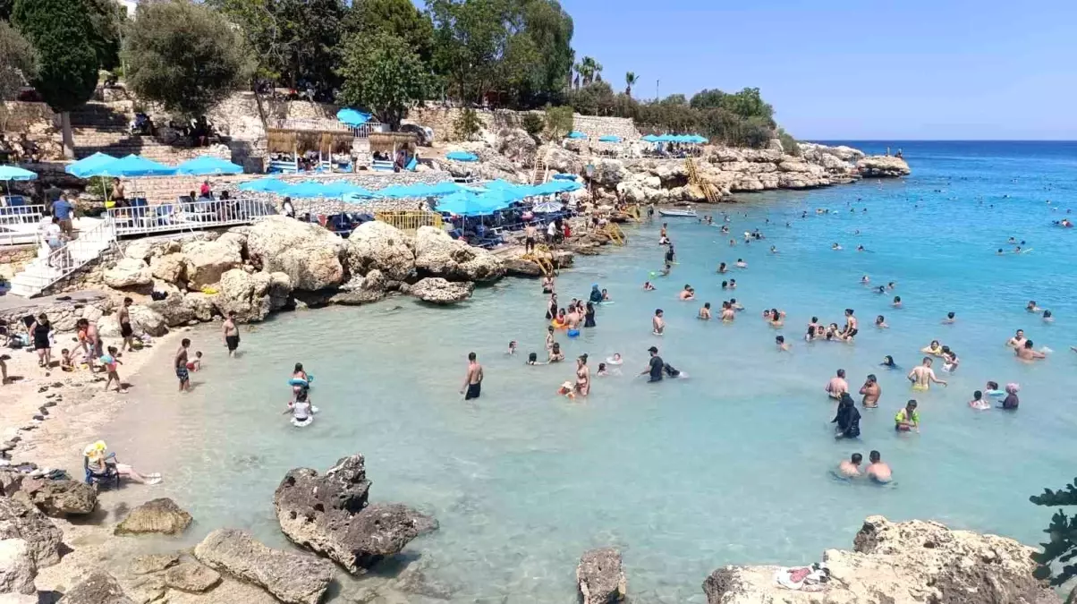 Mersin Sahilleri Yoğunlukla Dolu