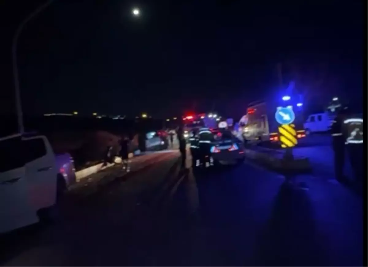 Foça'da Kavşakta Kaza: 7 Yaralı