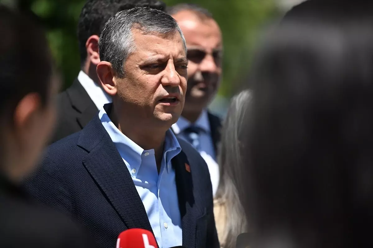 Baklava kutusundaki rüşvete Özel'den bomba yorum: Başımdan aşağı kaynar sular döküldü