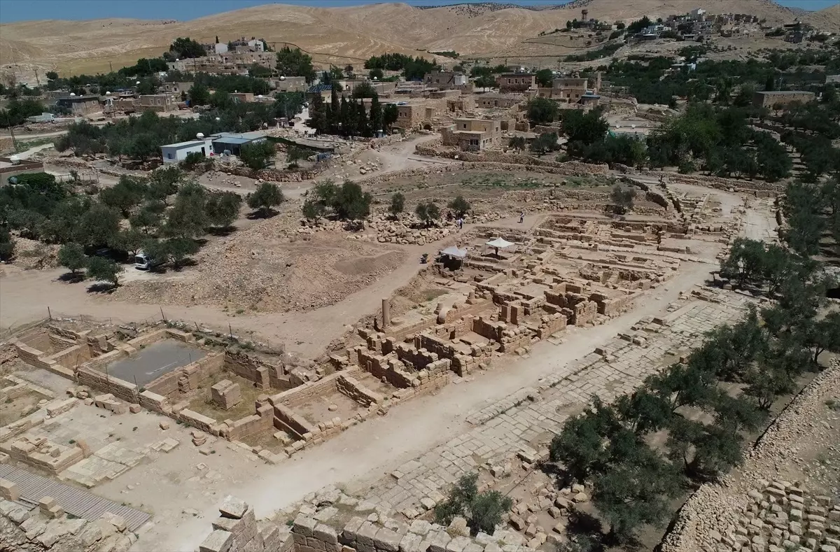 Dara Antik Kenti'nde 1500 Yıllık Mozaik Keşfi