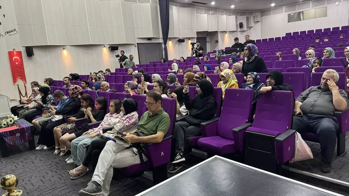 Hatipoğlu Trabzon'da 'Dosta Doğru' Programında