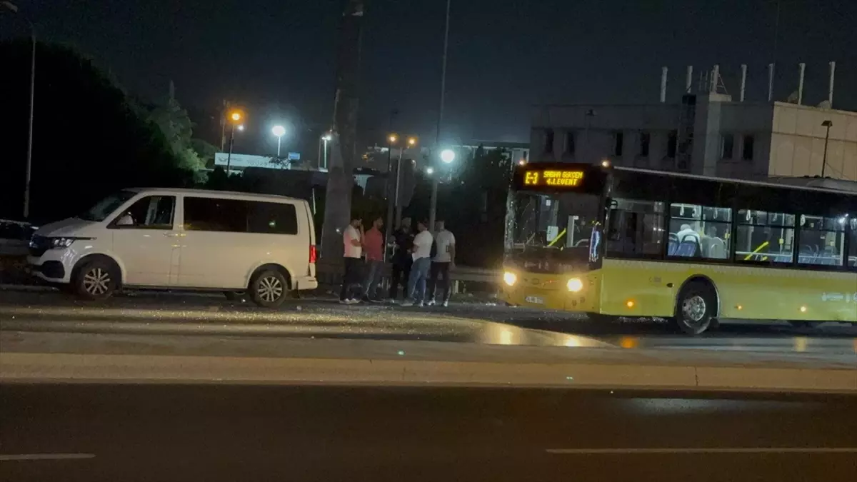 Pendik'te İETT Otobüsü Kaza Yaptı