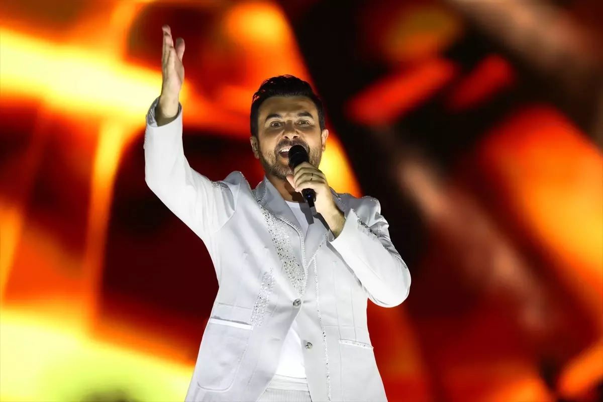 Trabzon Kültür Yolu Festivali'nde Gökhan Tepe Konser Verdi