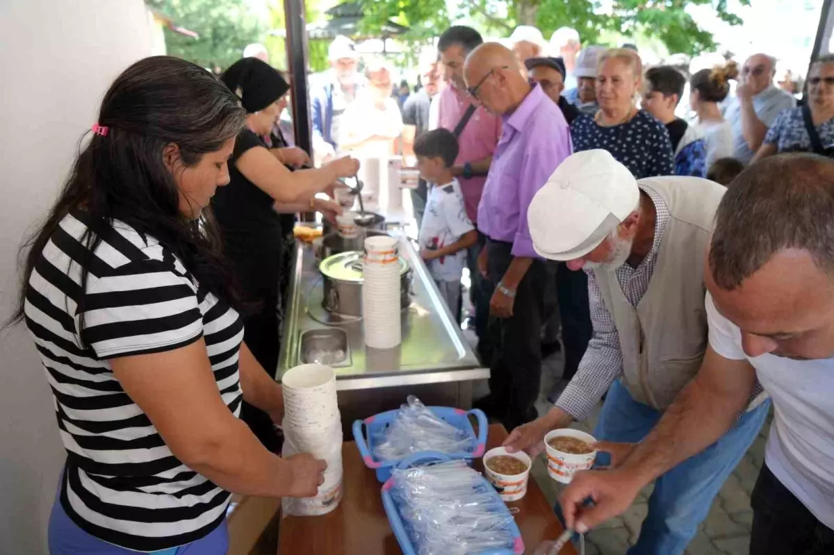 Erzincan'da Muharrem Ayı Etkinliği: 5 Bin Kişiye Aşure Dağıtıldı