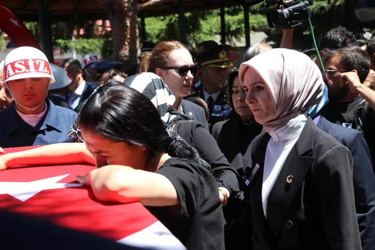 Pençe-Kilit Harekatı'nda şehit olan Uzman Çavuş Ümit Üzüm toprağa verildi