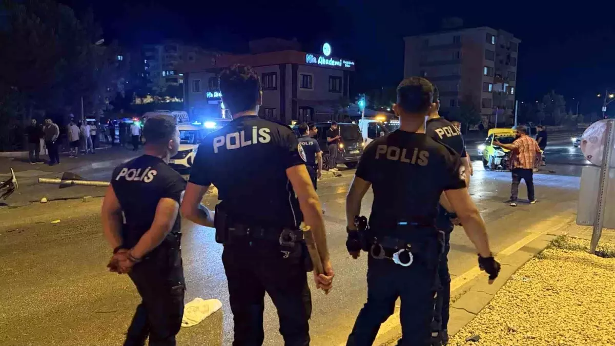 Gaziantep'te Trafik Kazası: 6 Yaralı, 12 Gözaltı
