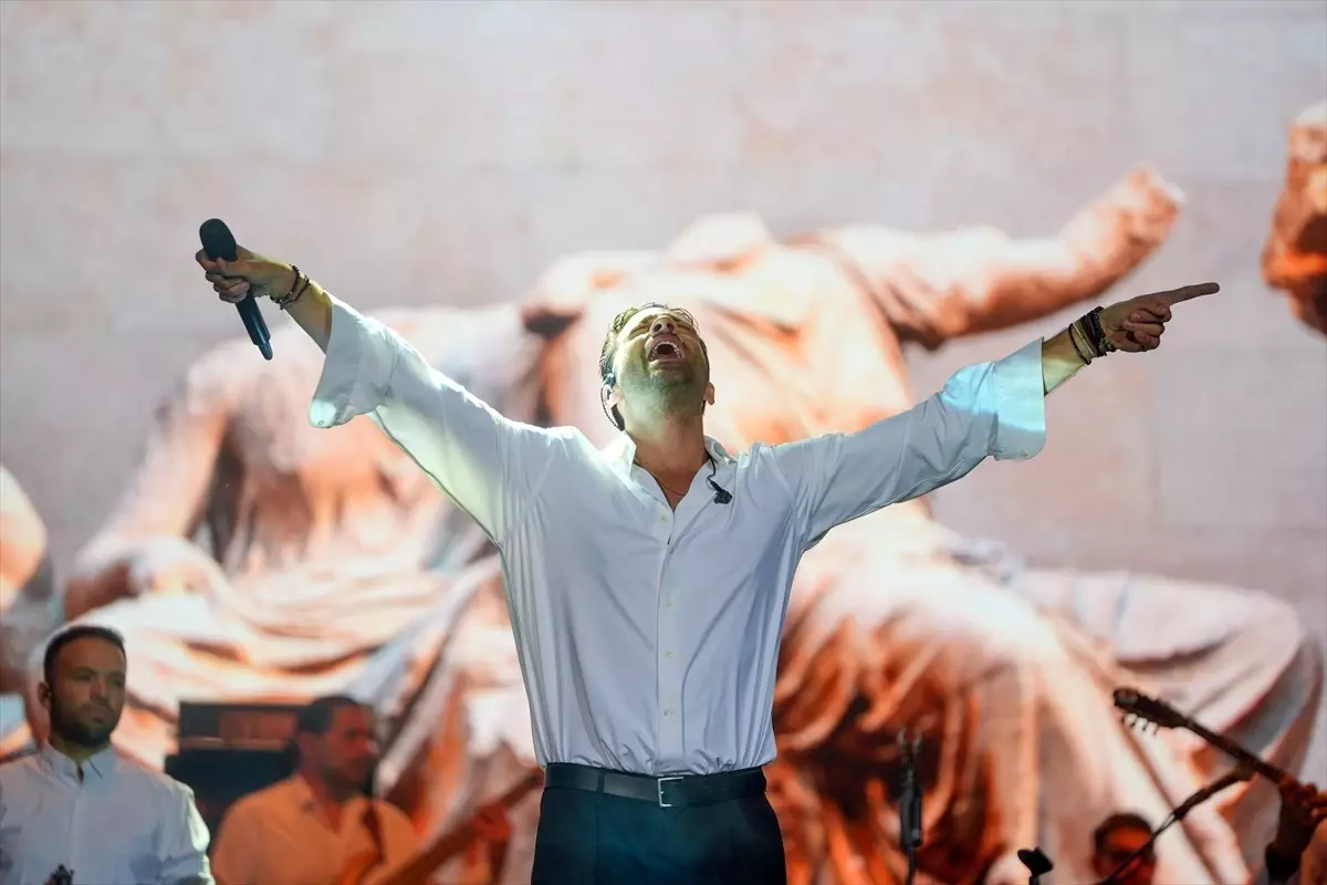 Konstantinos Argiros, Türkiye'de İlk Konserini Verdi