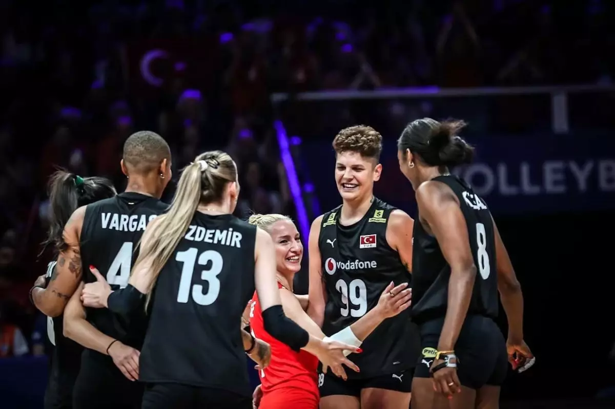 A Milli Kadın Voleybol Takımı'ndan Hollanda'ya Fırtına Gibi Zafer