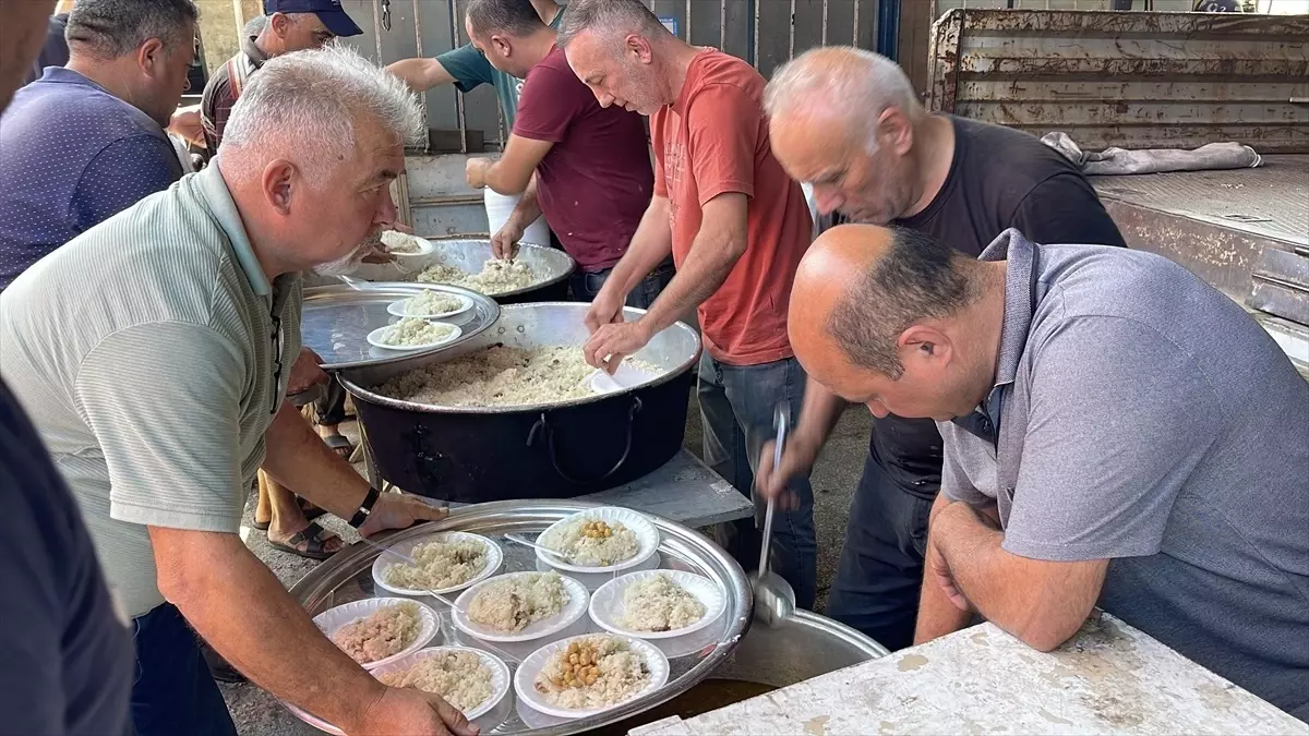 Edremit'te Geleneksel Hayır Yemeği