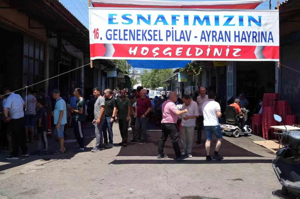 Edremit'te Geleneksel Hayır Yemeği Etkinliği Gerçekleşti