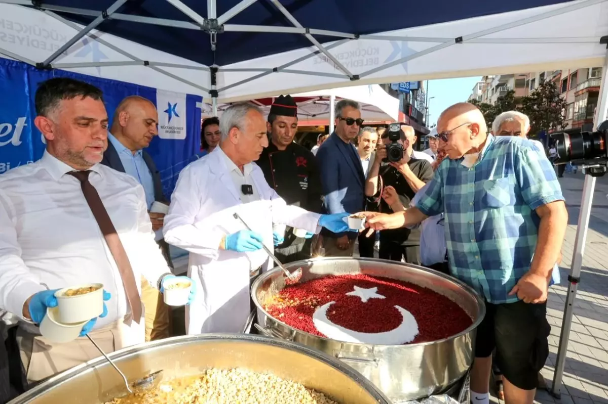 Küçükçekmece Belediyesi'nden Aşure İkramı
